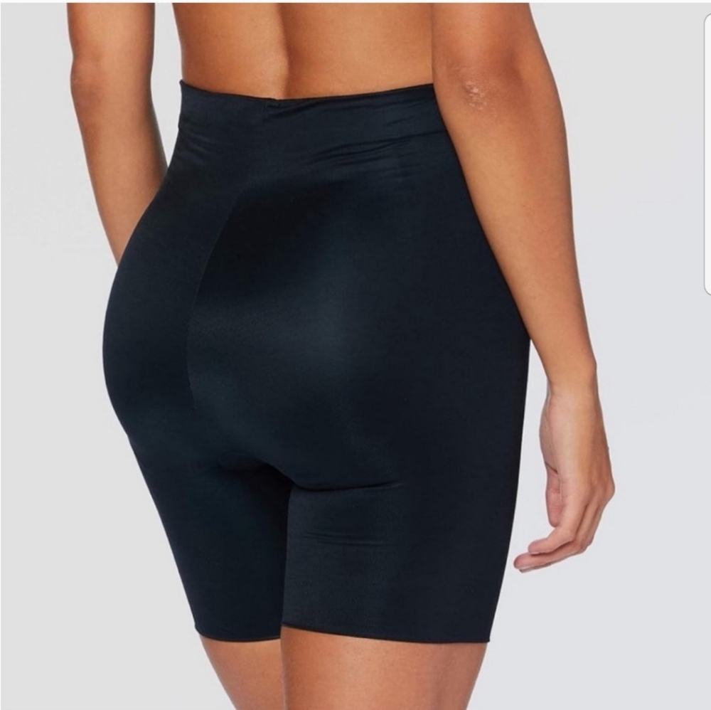 NEW! SPANX Black Booty Booster Bike Shorts Sz XS NWT